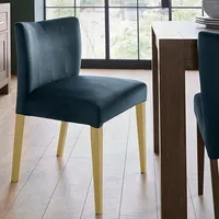 Ēdamistabas krēsls Turin 57X51Xh80Cm, mīksta polsterēta sēdvieta un atzveltne pārklāta ar tumši zilas krāsas samta audum  11326 4741243113268
