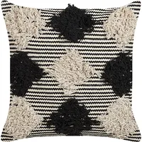Beliani Lumarko Bawełniana poduszka dekoracyjna geometryczny wzór 50 x cm beżowo-czarna Bhusawal 328058 Bel