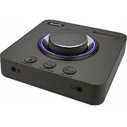 Ārējā Sound Blaster X4 skaņas karte.