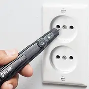 Flir Systems Bezkontakta Iv sprieguma detektors ar trīskāršu signalizāciju un lukturīti Bezdotykowy detektor alarmem